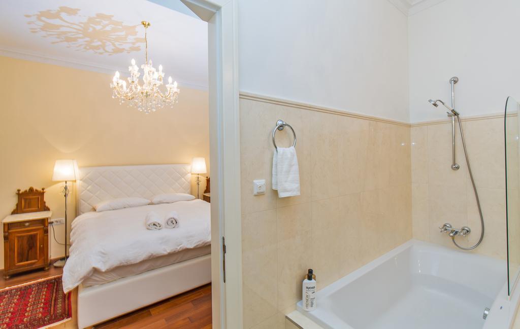 Luxury Seafront Apartment Banje ドゥブロブニク エクステリア 写真