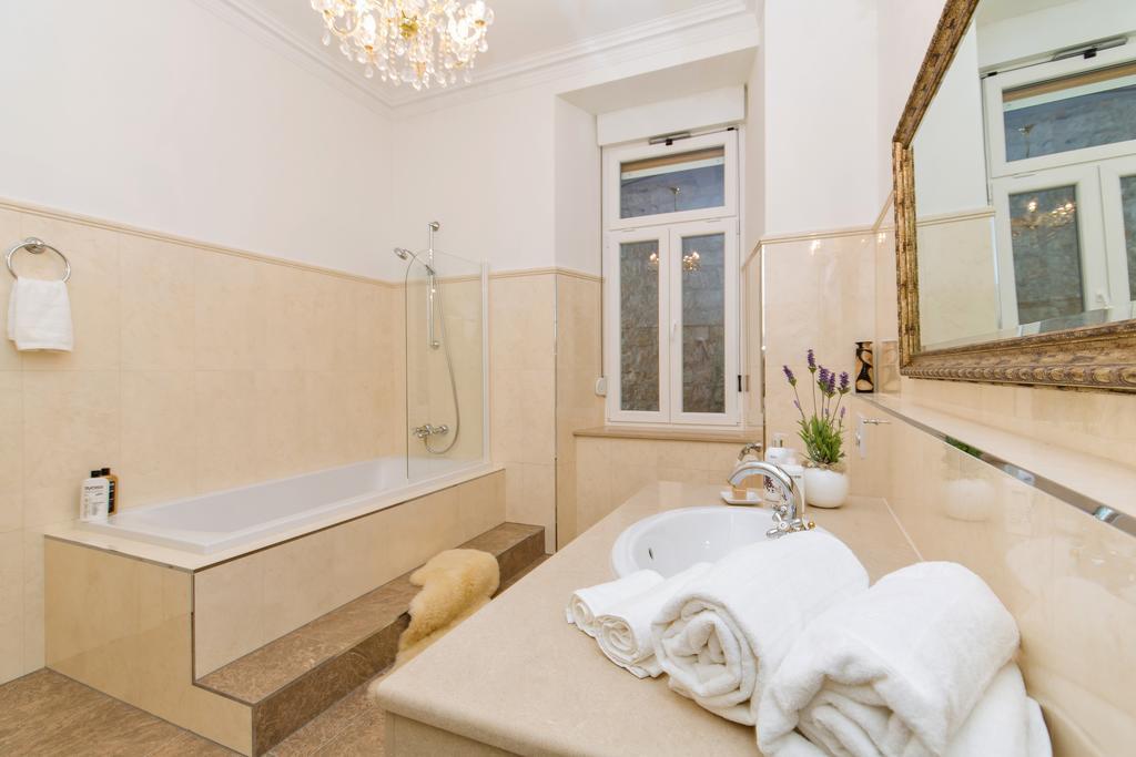 Luxury Seafront Apartment Banje ドゥブロブニク エクステリア 写真